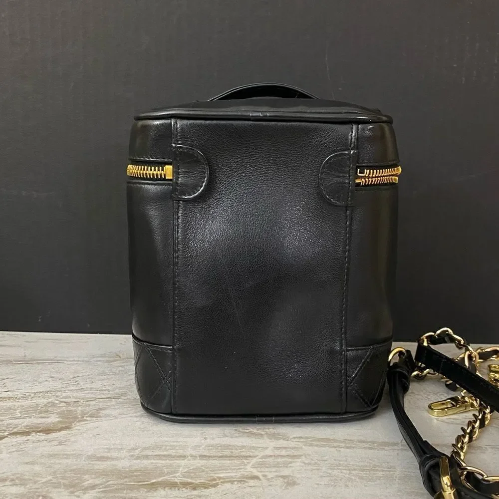 CHANEL CC Bicolore Lambskin Vanity Bag - Picture 6 of 17